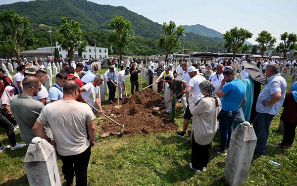 The human remains of a person missing since 1995 are buried in a cemetery in Bosnia and Herzegovina.